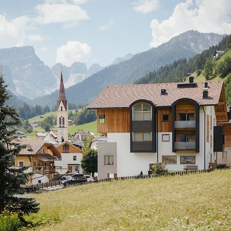 Berghotel Sanvi San Martino in Badia Esterno foto