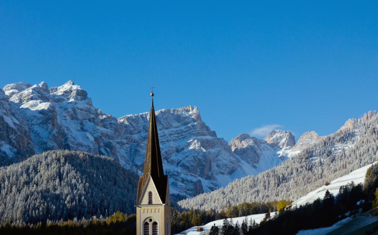 Berghotel Sanvi San Martino in Badia Esterno foto