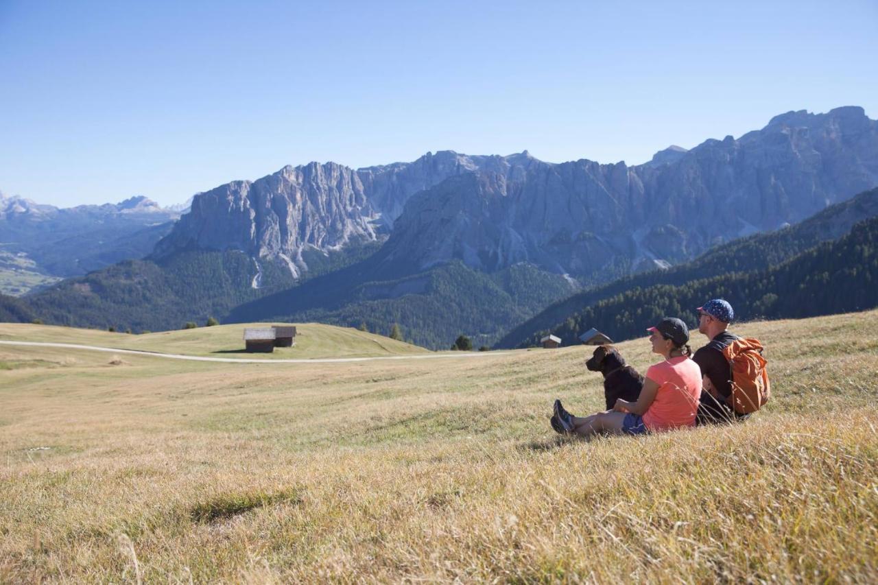 Berghotel Sanvi San Martino in Badia Esterno foto