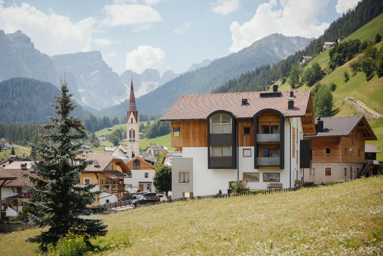 Berghotel Sanvi San Martino in Badia Esterno foto